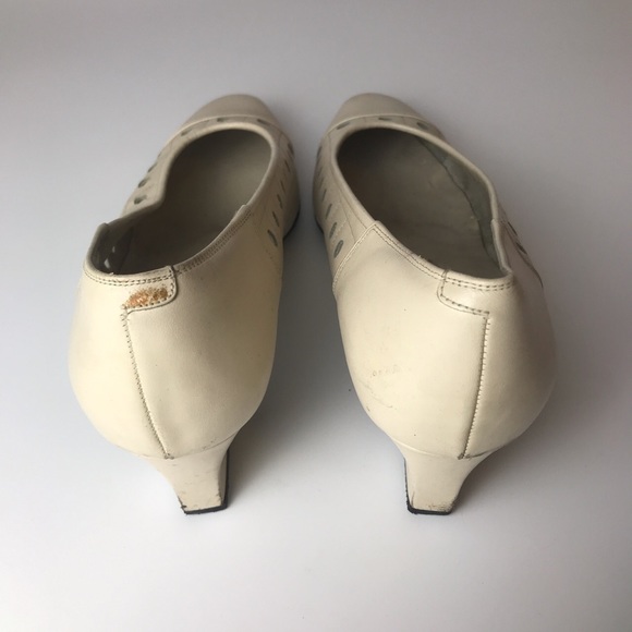 Vintage | White Leather Heels - Picture 3 of 4